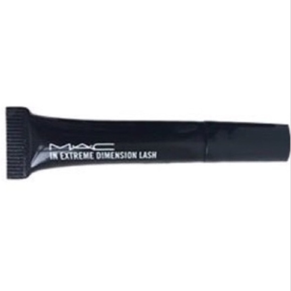 MAC In Extreme Dimension 3D Black Lash Mascara - Picture 2 of 6